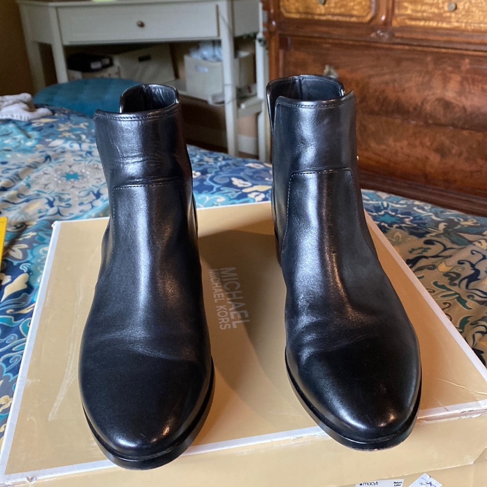 Micheal Kors 8 1/2 Black Salem Bootie